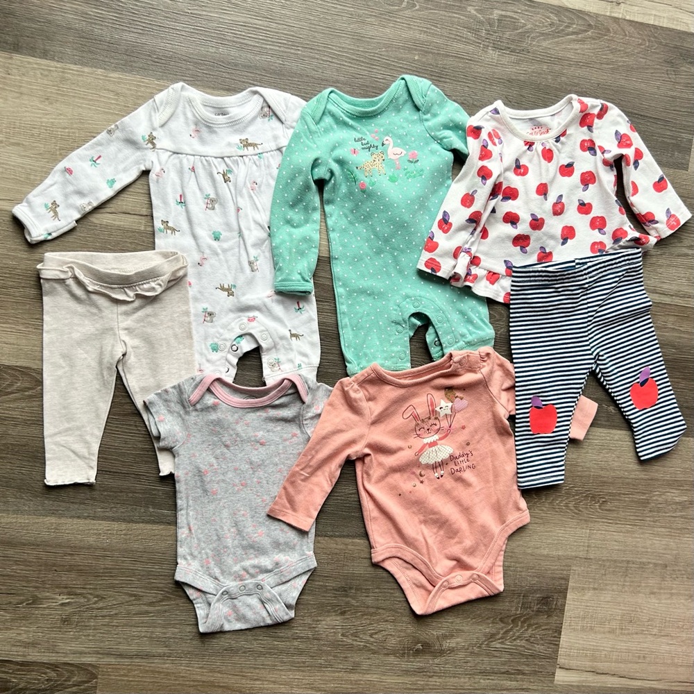 Baby Girls 7-Piece Onesie & Outfit Bundle. Sizes NB/ 0-3 months
